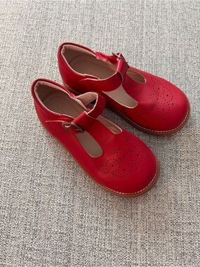 Kiderence Little Girls' Red Oxford Dress Shoes with Buckle. Size 9M